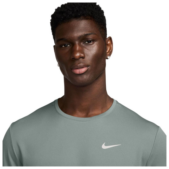 Nike Ανδρική κοντομάνικη μπλούζα Dri-FIT UV Miler Nike Ανδρική κοντομάνικη μπλούζα Dri-FIT UV Miler